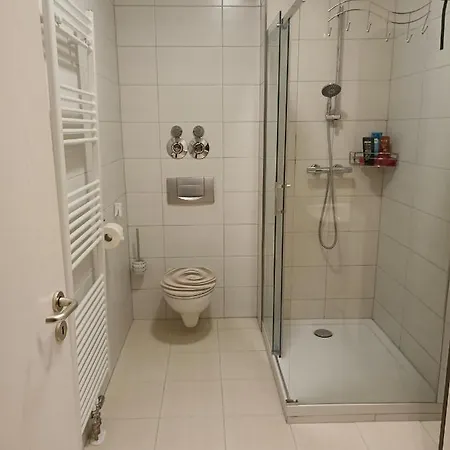 1-zimmer In Der Naehe Vom Petersberg Apartment